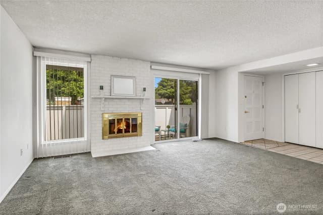 Property photo for 8608 Onyx Drive Sw #e, Lakewood photo 3