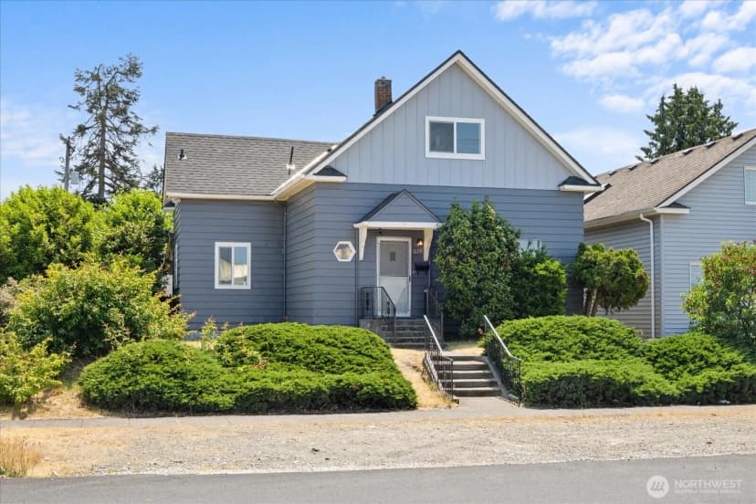 Property photo for 824 E Harrison, Tacoma photo 2