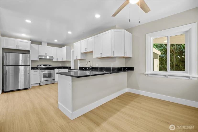 Property photo for 824 E Harrison, Tacoma photo 16