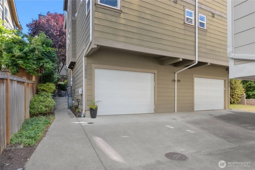 Property photo for 3806 Interlake Avenue N #b, Seattle photo 2