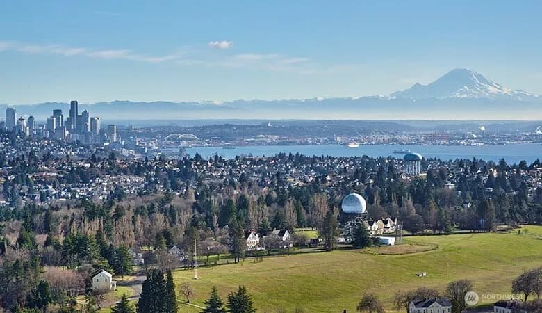 Property photo for 2518 36th Avenue W, Seattle