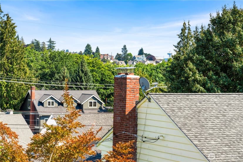 Property photo for 2518 36th Avenue W, Seattle photo 5
