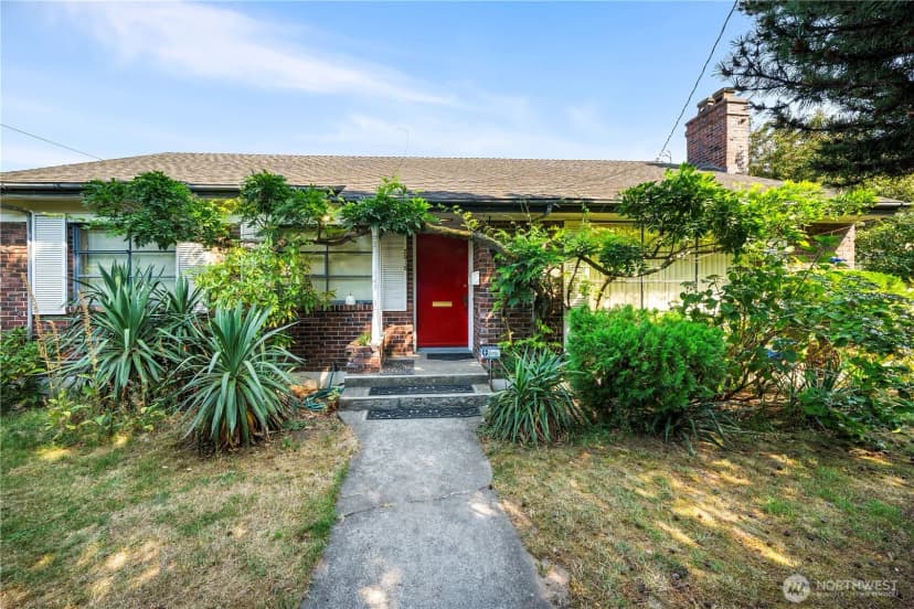Property photo for 2518 36th Avenue W, Seattle photo 3