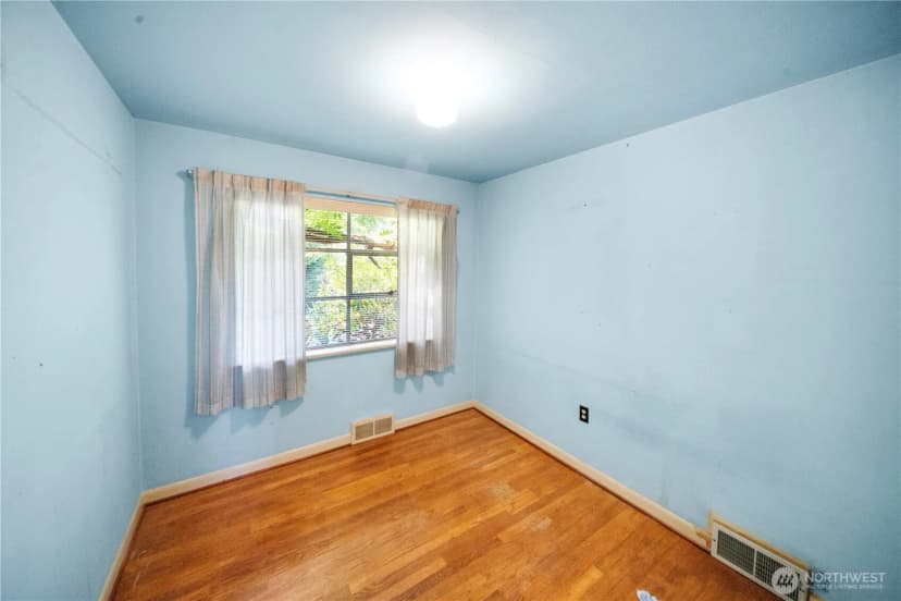 Property photo for 2518 36th Avenue W, Seattle photo 25