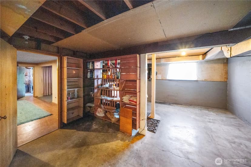 Property photo for 2518 36th Avenue W, Seattle photo 18