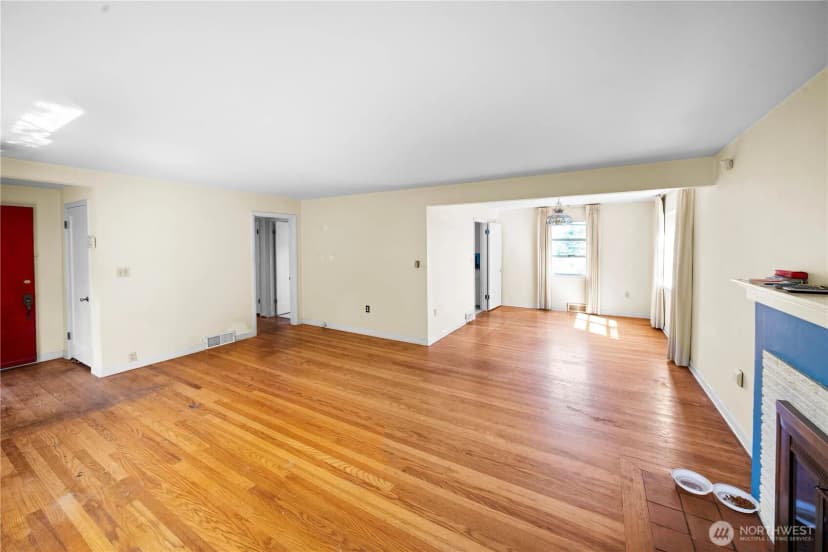 Property photo for 2518 36th Avenue W, Seattle photo 9