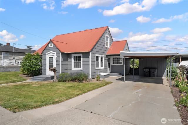 Property photo for 137 E Hemlock Avenue, Sunnyside