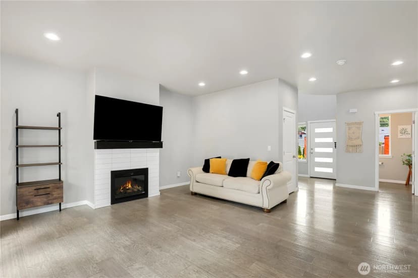 Property photo for 8438 Tacoma Avenue S, Tacoma photo 3