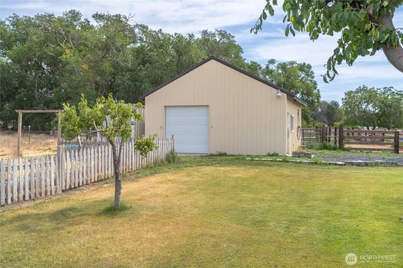Property photo for 19627 Road A Ne, Soap Lake photo 10