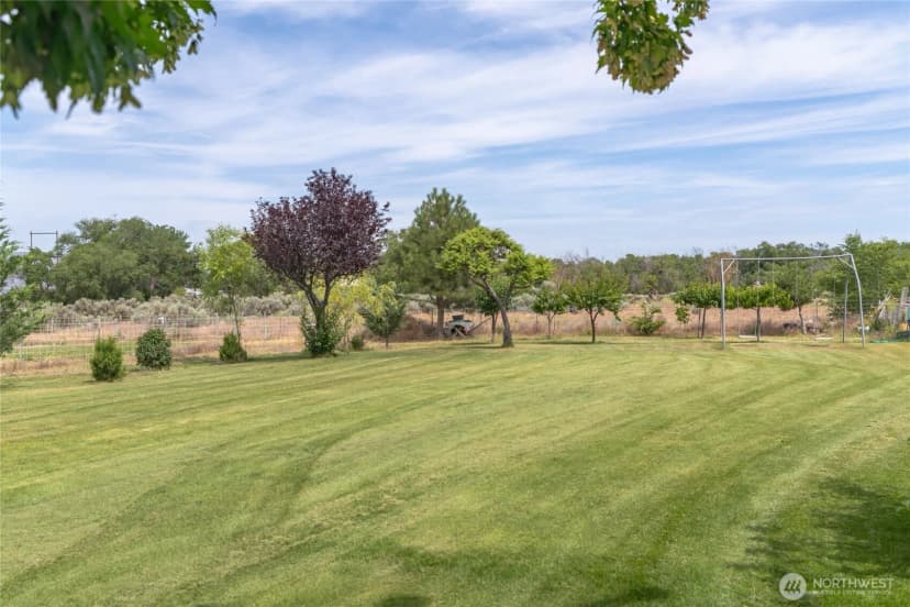 Property photo for 19627 Road A Ne, Soap Lake photo 11