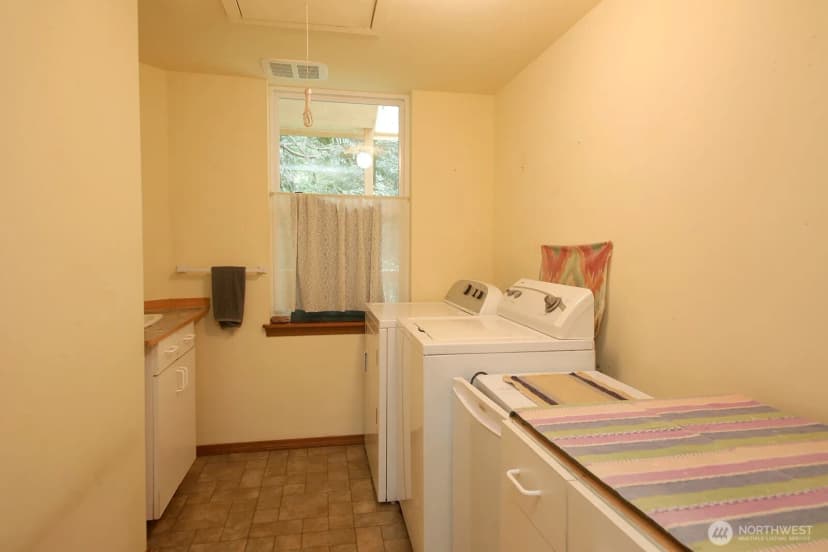 Property photo for 3048 Forest Lane, Langley photo 16