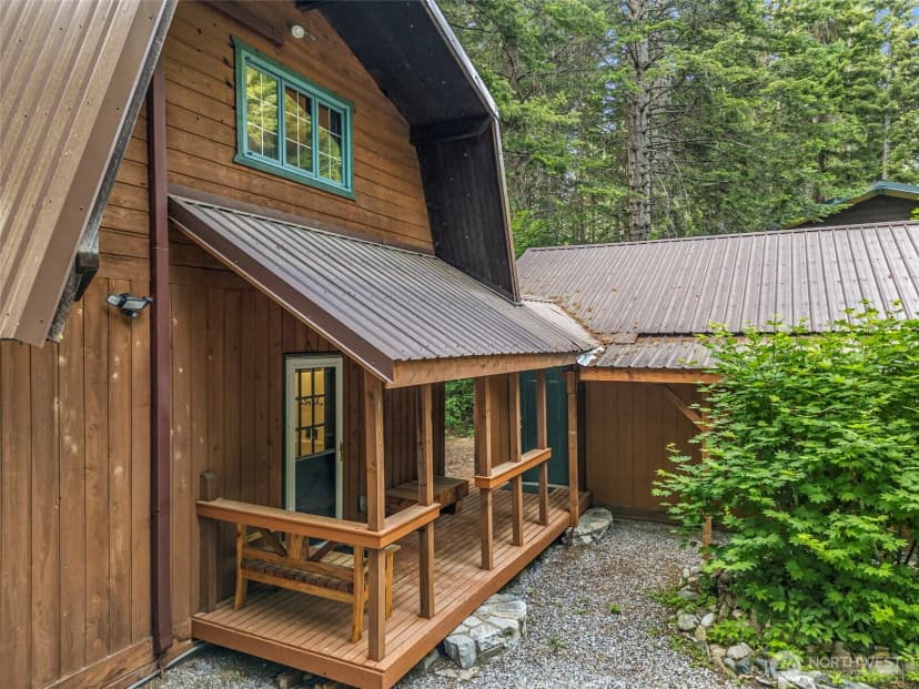 Property photo for 18690 Rieche Road, Lake Wenatchee photo 5