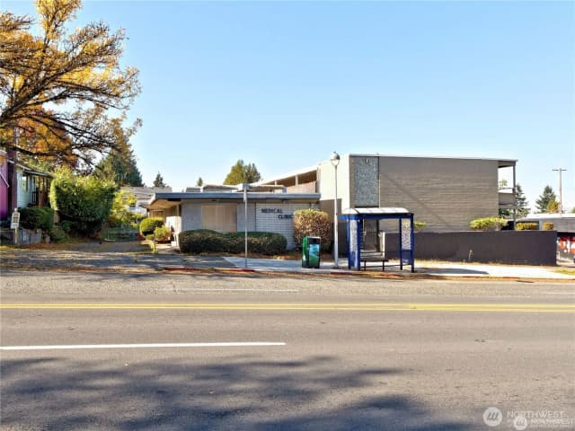 Property photo for 6517 35th Avenue Sw, Seattle photo 2