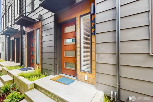 Property photo for 1300 E Remington Court #a, Seattle photo 2