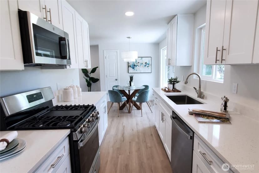 Property photo for 19212 Wallingford Avenue N, Shoreline photo 18