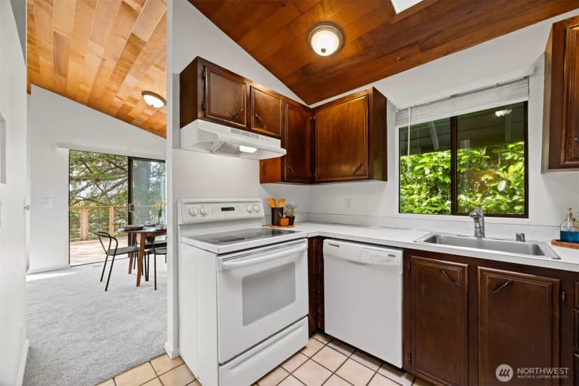 Property photo for 606 N State Street, Bellingham photo 10