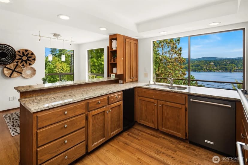 Property photo for 5665 E Mercer Way, Mercer Island photo 7