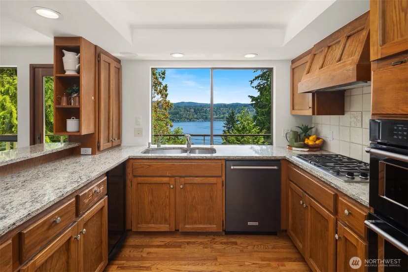 Property photo for 5665 E Mercer Way, Mercer Island photo 8