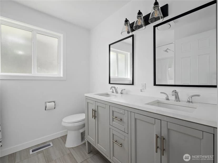 Property photo for 110 N Oak Harbor Road, Oak Harbor photo 18