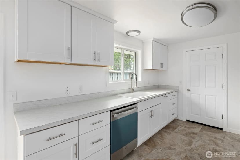Property photo for 110 N Oak Harbor Road, Oak Harbor photo 15