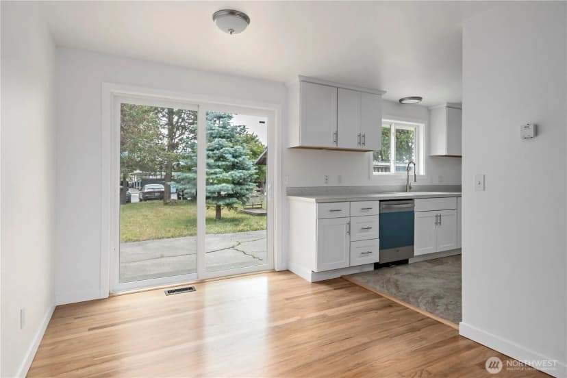 Property photo for 110 N Oak Harbor Road, Oak Harbor photo 11