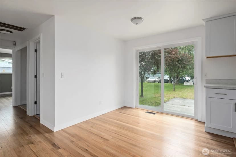 Property photo for 110 N Oak Harbor Road, Oak Harbor photo 12