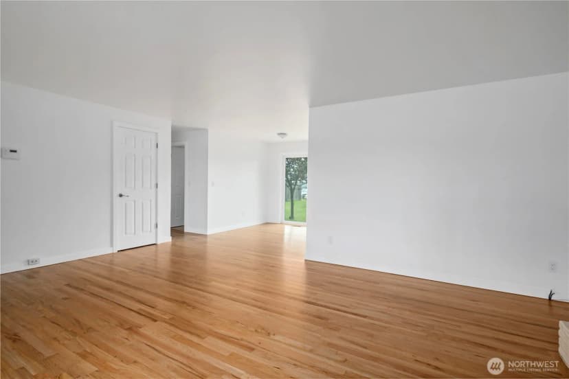 Property photo for 110 N Oak Harbor Road, Oak Harbor photo 9