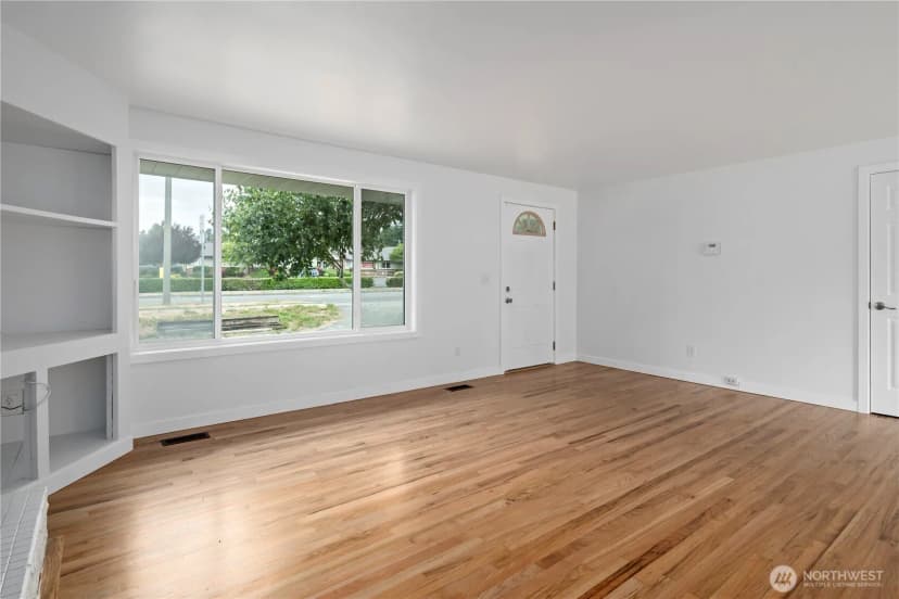 Property photo for 110 N Oak Harbor Road, Oak Harbor photo 10