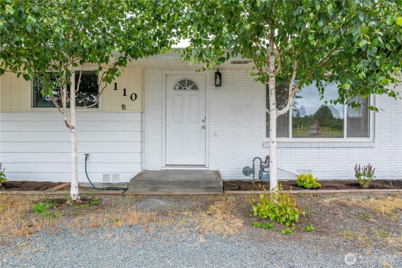 Property photo for 110 N Oak Harbor Road, Oak Harbor photo 2