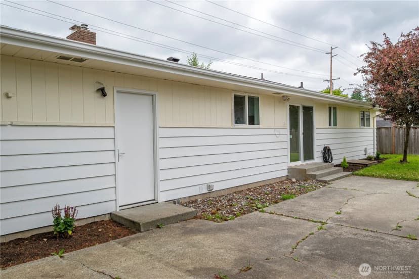 Property photo for 110 N Oak Harbor Road, Oak Harbor photo 24