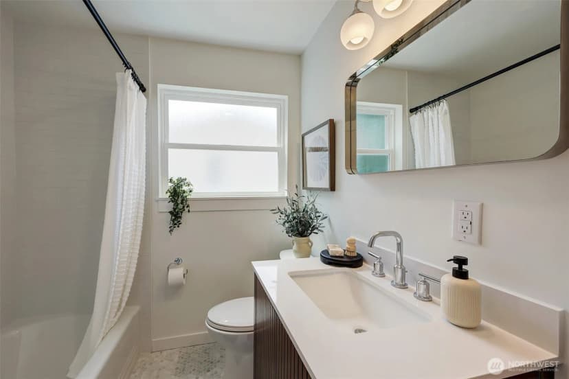 Property photo for 8811 12th Avenue Ne, Seattle photo 17