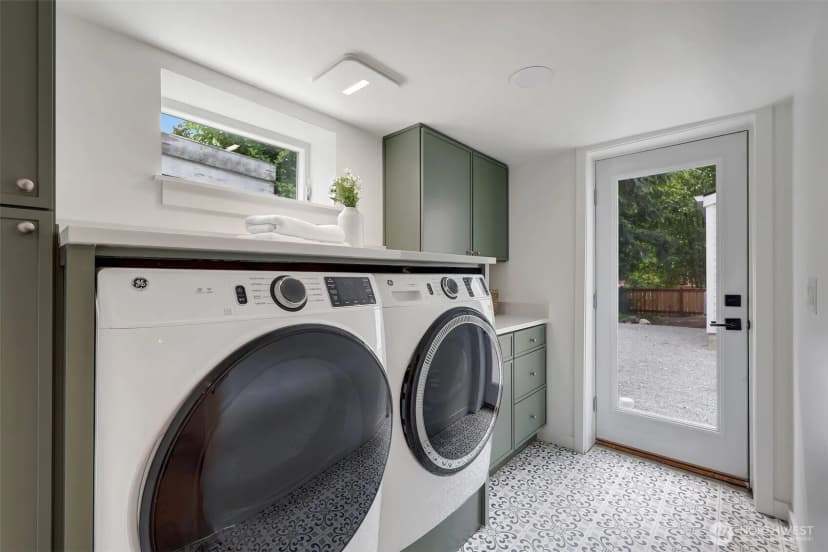Property photo for 8811 12th Avenue Ne, Seattle photo 26