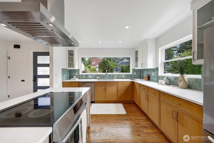 Property photo for 8811 12th Avenue Ne, Seattle photo 11
