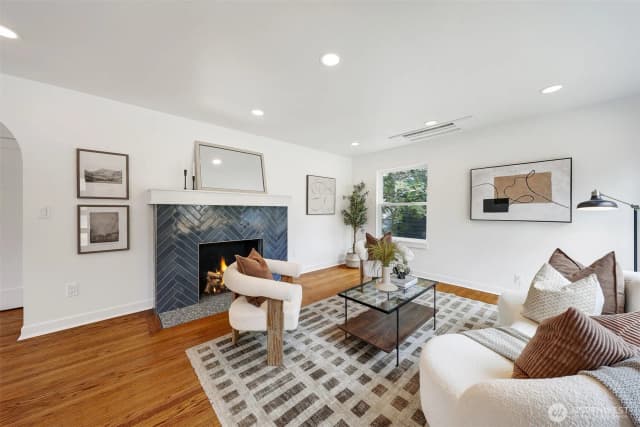 Property photo for 8811 12th Avenue Ne, Seattle photo 4