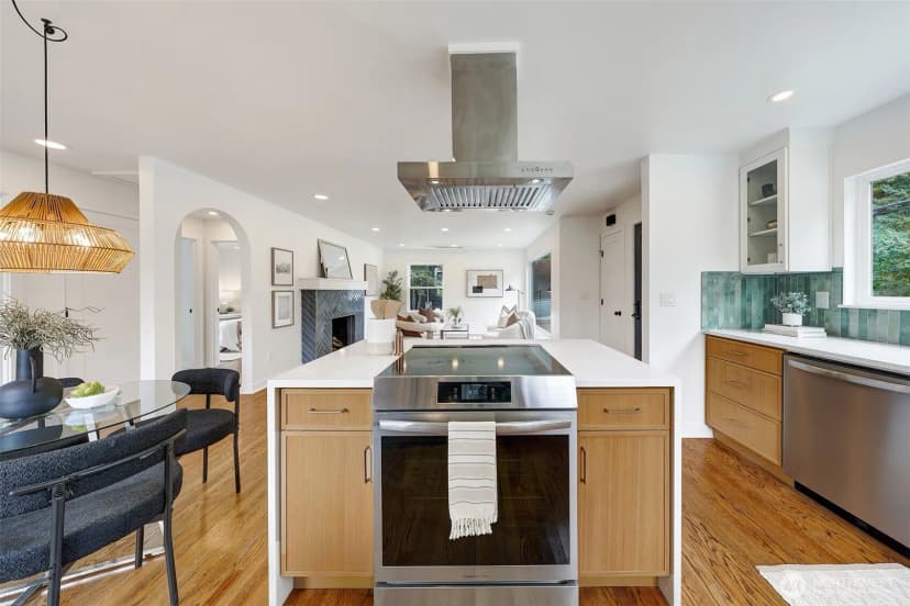 Property photo for 8811 12th Avenue Ne, Seattle photo 13