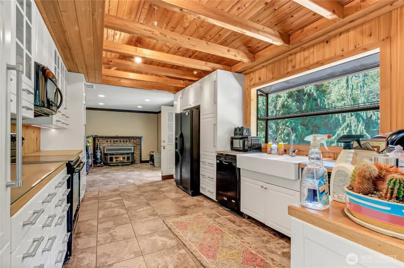 Property photo for 14524 Canyon Road, Puyallup photo 6