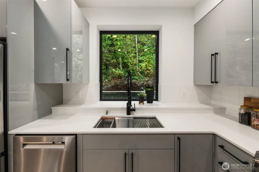 Property photo for 5606 23rd Avenue Sw, Seattle photo 16