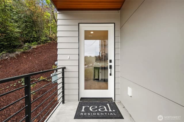 Property photo for 5606 23rd Avenue Sw, Seattle photo 2