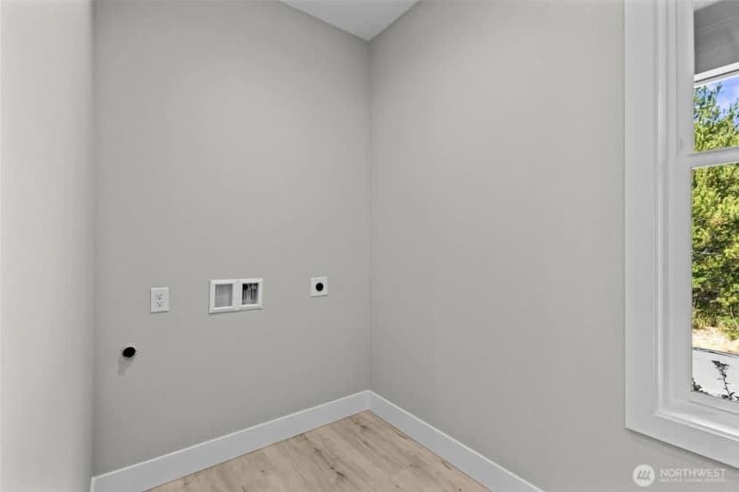 Property photo for 701 Shoreview Drive N, Long Beach photo 28