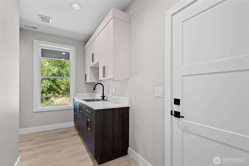 Property photo for 701 Shoreview Drive N, Long Beach photo 27