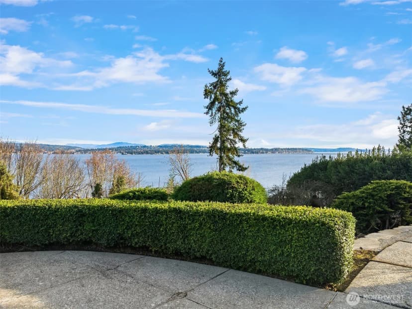 Property photo for 6405 Ne Windermere Road, Seattle photo 2