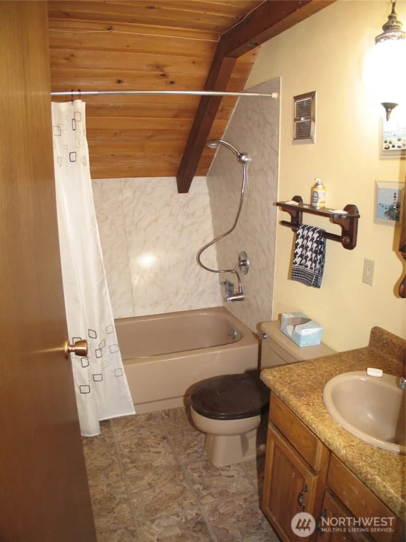 Property photo for 33610 J Place, Ocean Park photo 14