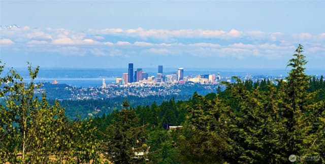 Property photo for 6560 169th Place Se, Bellevue photo 3
