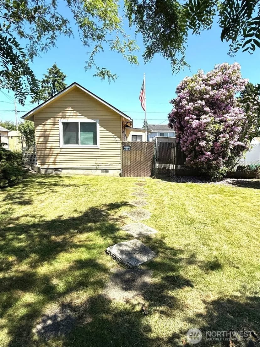 Property photo for 2521 Walnut Street, Everett