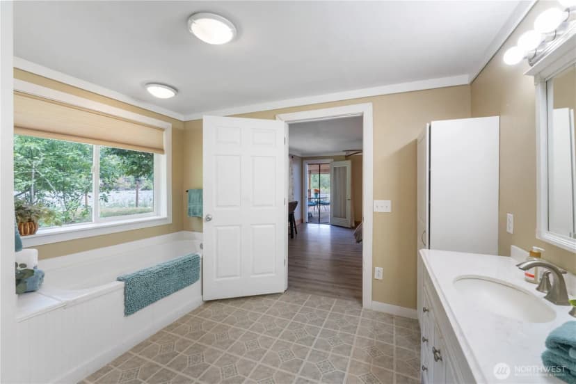 Property photo for 50739 Se Enumclaw-chinook Pass Road, Greenwater photo 21