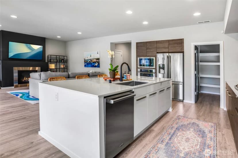 Property photo for 33025 Evergreen Avenue Se, Black Diamond photo 6