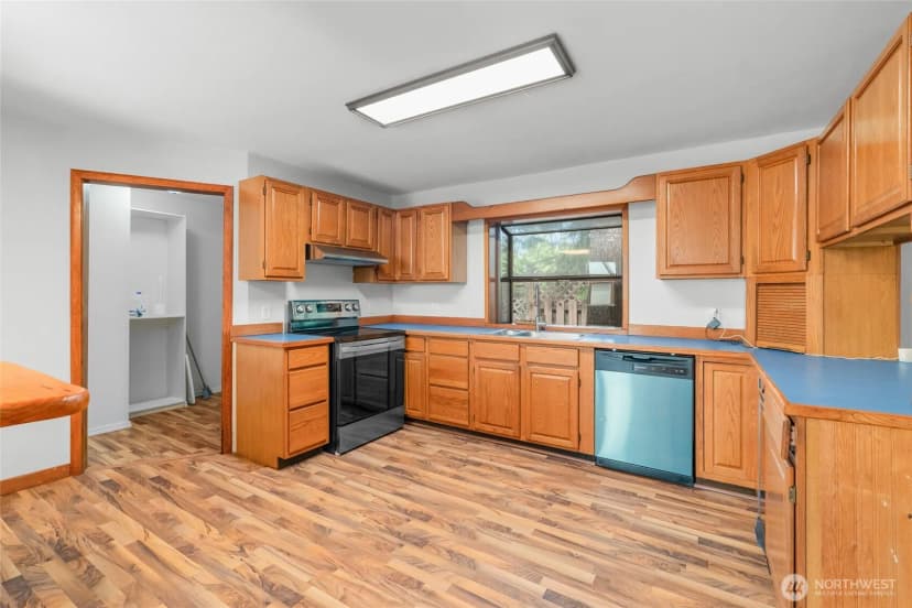 Property photo for 230 E Stavis Road, Shelton photo 6