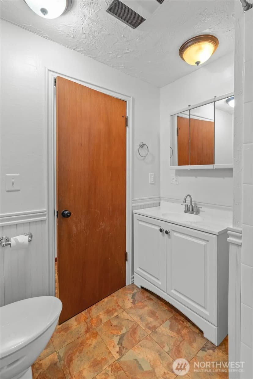 Property photo for 230 E Stavis Road, Shelton photo 18