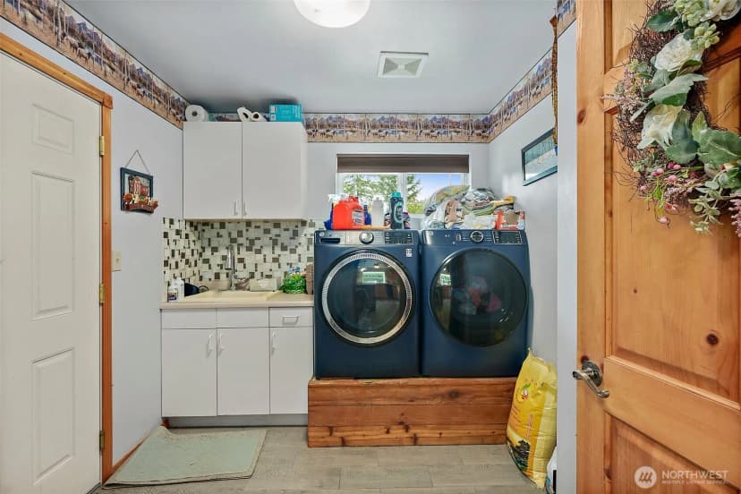 Property photo for 33320 27th Avenue E, Roy photo 13