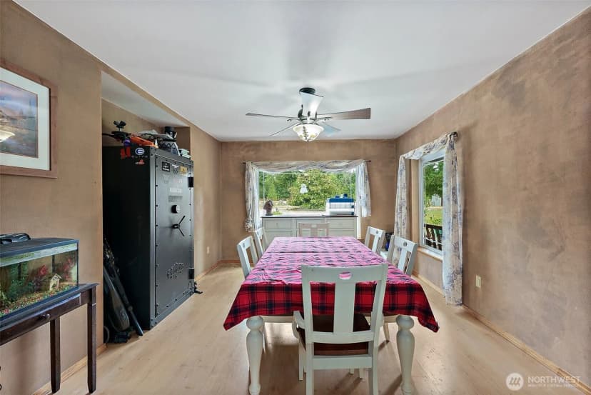 Property photo for 33320 27th Avenue E, Roy photo 8